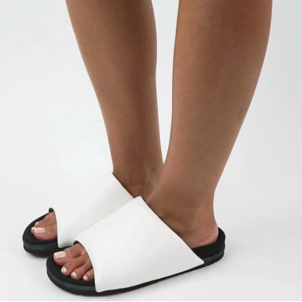 ROAM The‎ Slider in White Leather